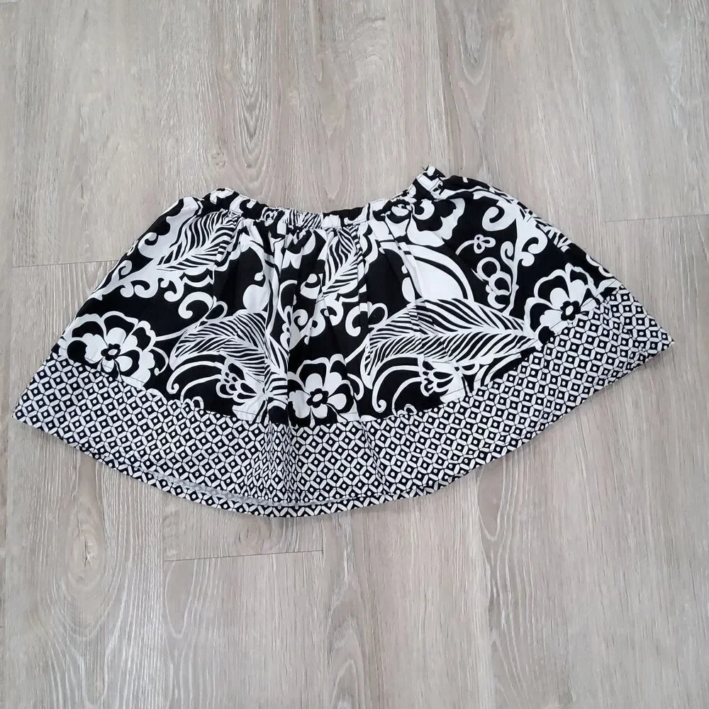 GYMBOREE size 6 Black and White Floral Skirt